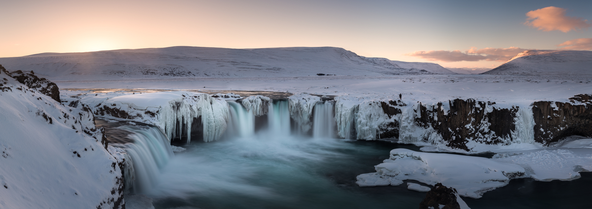The sun goes down behind Goðafoss